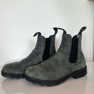 BLUNDSTONE Women's 1630 high top Chelsea Boot size US 8